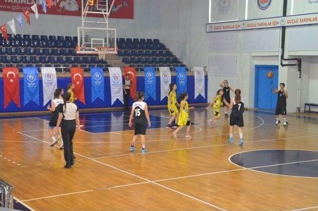 Düzce’de Gençler Basketbol Grup Müsabakaları Başladı