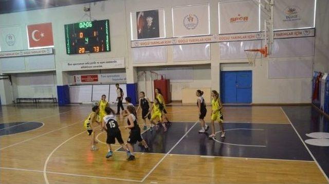 Düzce’de Gençler Basketbol Grup Müsabakaları Başladı