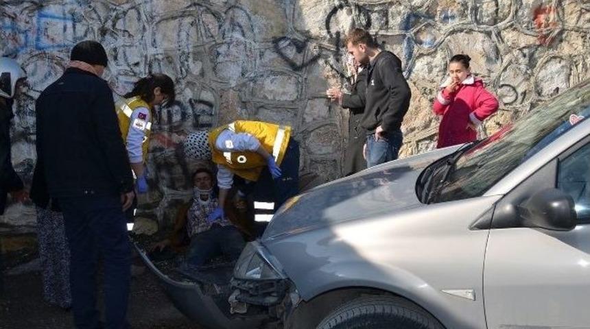 Motosiklet İle Otomobil Kafa Kafaya &Ccedil;arpıştı