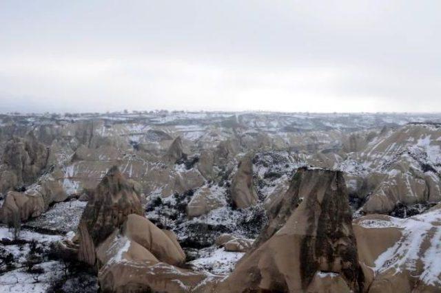 Kapadokya&rsquo;Da  Peribacalarını Sis Ayrı Bir G&uuml;zellik Kattı 1