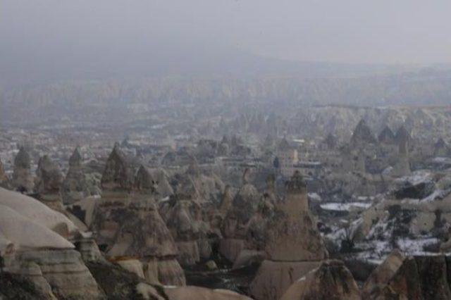Kapadokya&rsquo;Da  Peribacalarını Sis Ayrı Bir G&uuml;zellik Kattı 2