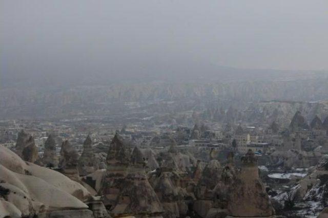 Kapadokya&rsquo;Da  Peribacalarını Sis Ayrı Bir G&uuml;zellik Kattı 3