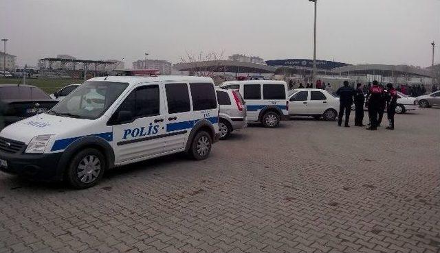 Futbolcular Sahada Birbirine Girdi 2