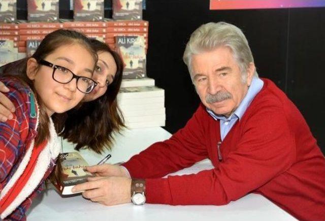 Doğan Kitap Standına Yoğun Ilgi 1