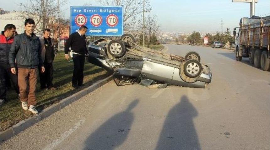 Karab&uuml;k&rsquo;te Trafik Kazası: 3 Yaralı