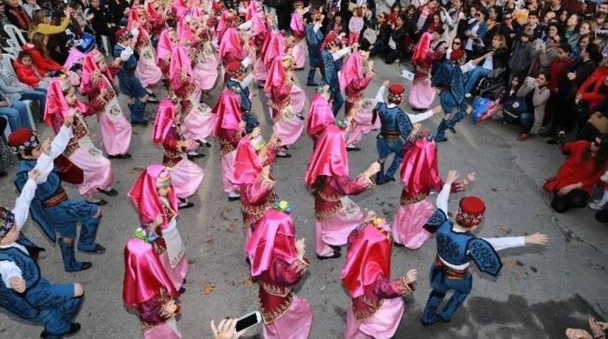 Mandalina Şenliği Bitez&rsquo;de Devam Etti