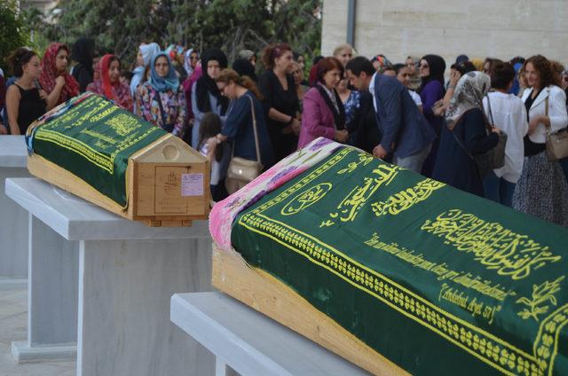 Avcılar'da öldürülen iki kadın için cenaze töreni