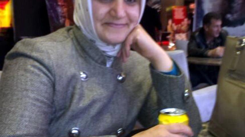 Avcılar'da &ouml;ld&uuml;r&uuml;len iki kadın i&ccedil;in cenaze t&ouml;reni