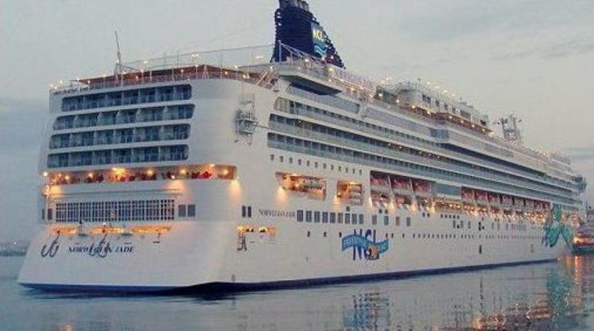 Kuşadası&rsquo;na Yılın İlk Turist Gemisi Geldi