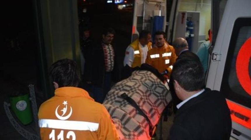 &Uuml;lk&uuml;c&uuml;leri Taşıyan Midib&uuml;s Kaza Yaptı: 7 Yaralı