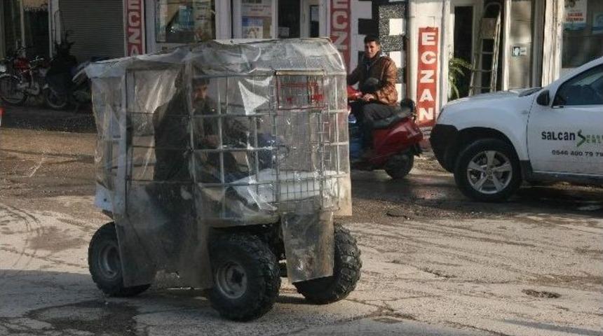 Soğuktan Korunmak İ&ccedil;in Motosikletine Naylon İle Koruma Yaptı