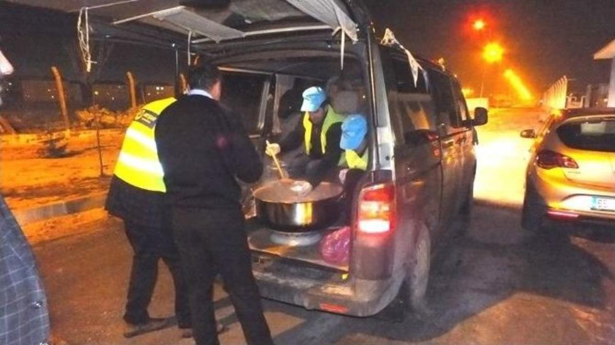 Beşir Derneğinden Sıcak &Ccedil;orba İkramı