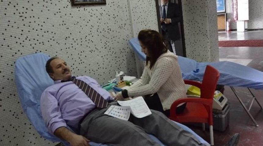 Paland&ouml;ken Belediyesi, Kızılay&rsquo;a Kan Verdi