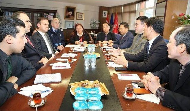 Şanghay&rsquo;dan, Zabıtaya Anlamlı Ziyaret 1