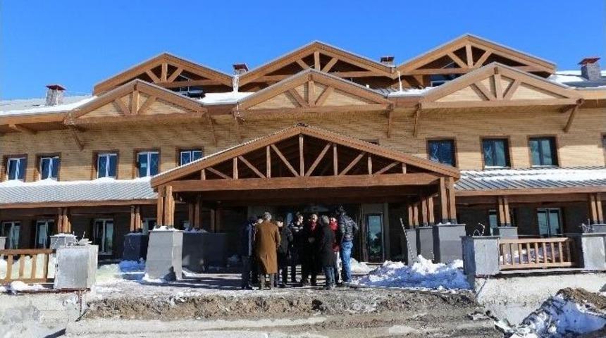 &Uuml;&ccedil; Otel Bu Ay A&ccedil;ılıyor