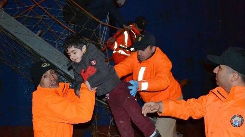 Sahil G&uuml;venlik Komutanlığından Film Gibi Operasyon