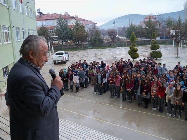 Hayırseverden Adını Taşıyan Okulun Öğrencilerine Simit İkramı