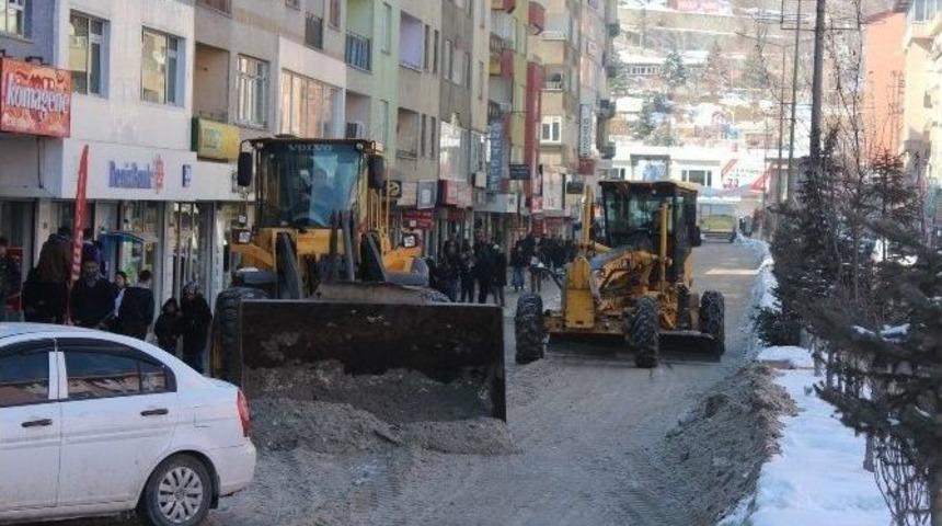 Hakkari Belediyesi&rsquo;nden Karla M&uuml;cadele &Ccedil;alışması