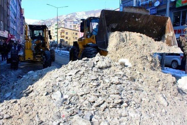 Hakkari Belediyesi’nden Karla Mücadele Çalışması