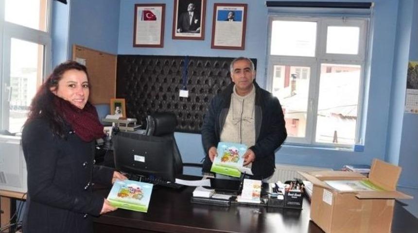 Belediye, &Ouml;ğrencilere &Ccedil;evre Bilinci Broş&uuml;r&uuml; Dağıttı