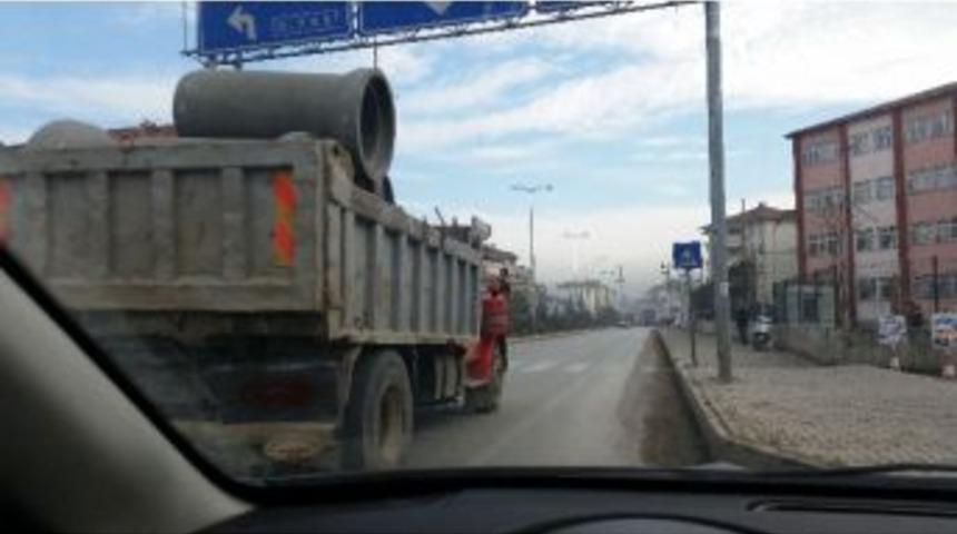 Bartın&rsquo;da Tehlike Sa&ccedil;an Kamyon