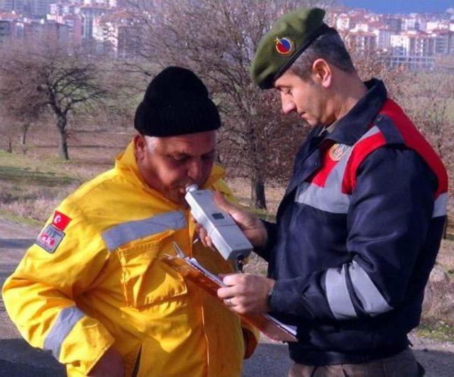 Freni Tutmayan Ambulans Önündeki Polis Otosuna Çarptı