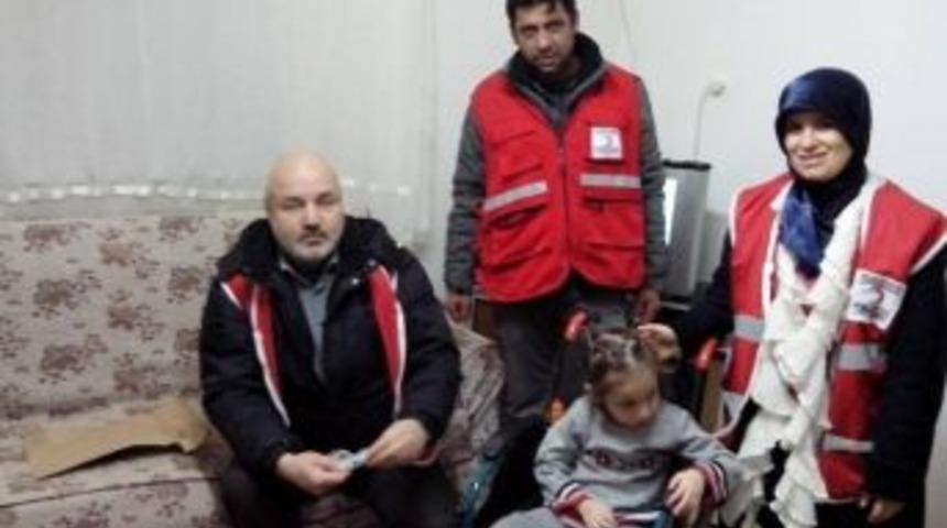 Kızılay&rsquo;dan Minik B&uuml;şra&rsquo;ya Tekerlekli Sandalye