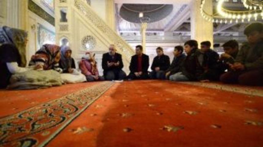 Bilgi Merkezi &Ouml;ğrencilerine &ldquo;doğruluk&rdquo; Konferansı