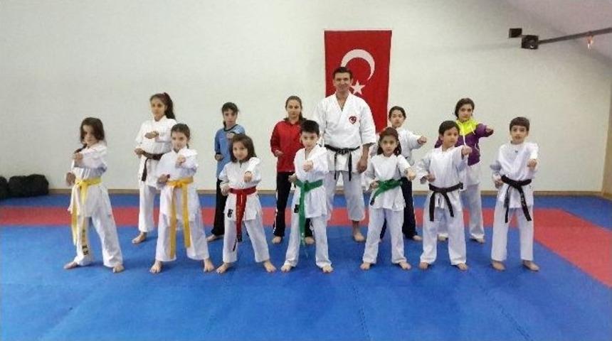 D&uuml;zceli Minik Ve Yıldız Karateciler, T&uuml;rkiye Şampiyonasına Hazırlanıyor