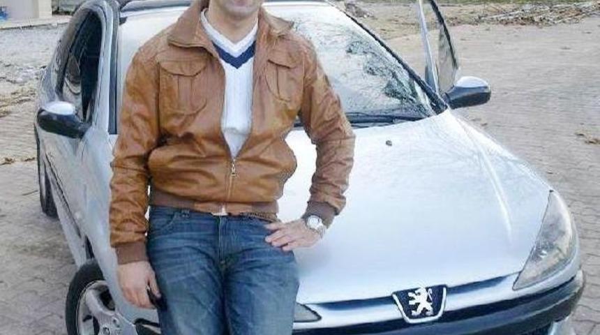 Yalova&rsquo;Da Park Halindeki Otomobile &Ccedil;arpan Motosikletin S&uuml;r&uuml;c&uuml;s&uuml; &Ouml;ld&uuml;