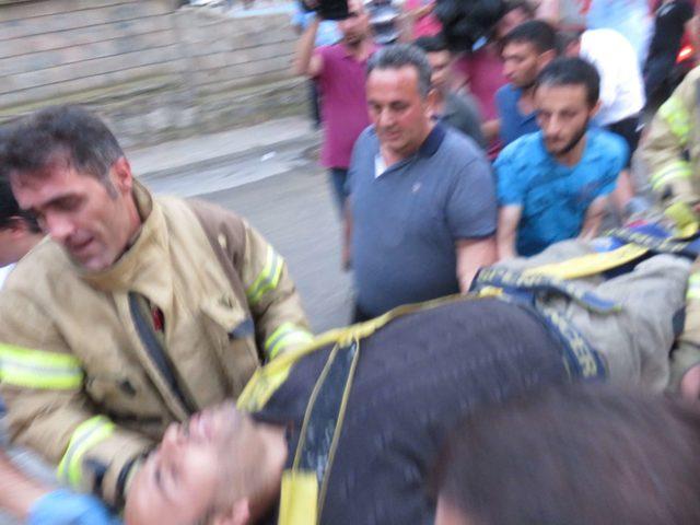 Kartal'da vinç halatı koptu:2 yaralı