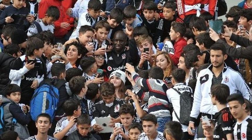 Demba Ba&rsquo;dan Miniklere Jest