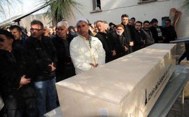 İstanbul daki Trafo Patlamasında &Ouml;len Iş&ccedil;i Niksar da Toprağa Verildi 1