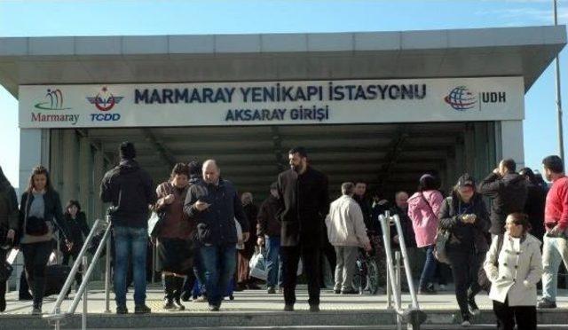Marmaray İstasyonu&rsquo;Ndaki Ş&uuml;pheli Paket F&uuml;nye Ile Patlatıldı 3