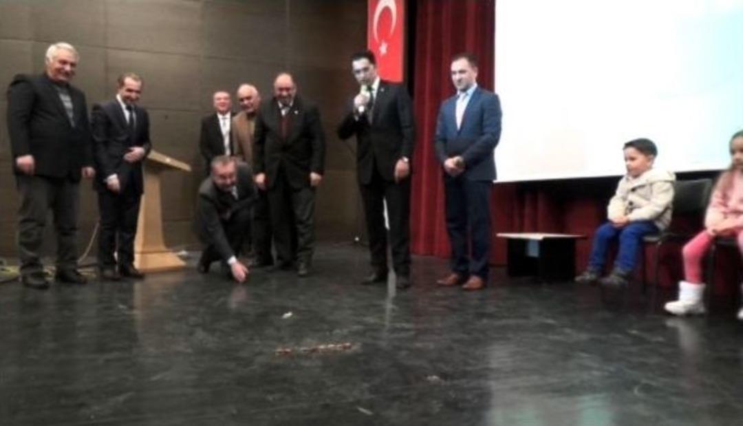 Vali &Ouml;zdemir Aşık Oynadı