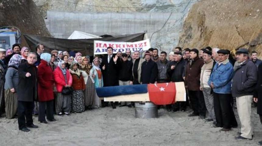 K&ouml;yl&uuml;lerin Barajda Kamulaştırma Eylemi