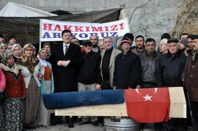 K&ouml;yl&uuml;lerin Barajda Kamulaştırma Eylemi 1