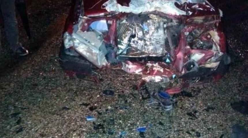 Otomobille Motosiklet &Ccedil;arpıştı: 1 &Ouml;l&uuml;, 2 Yaralı