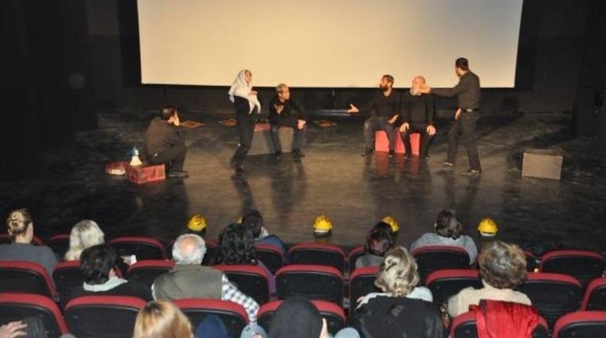 Kuşadası&rsquo;nda Tiyatro G&ouml;sterisi