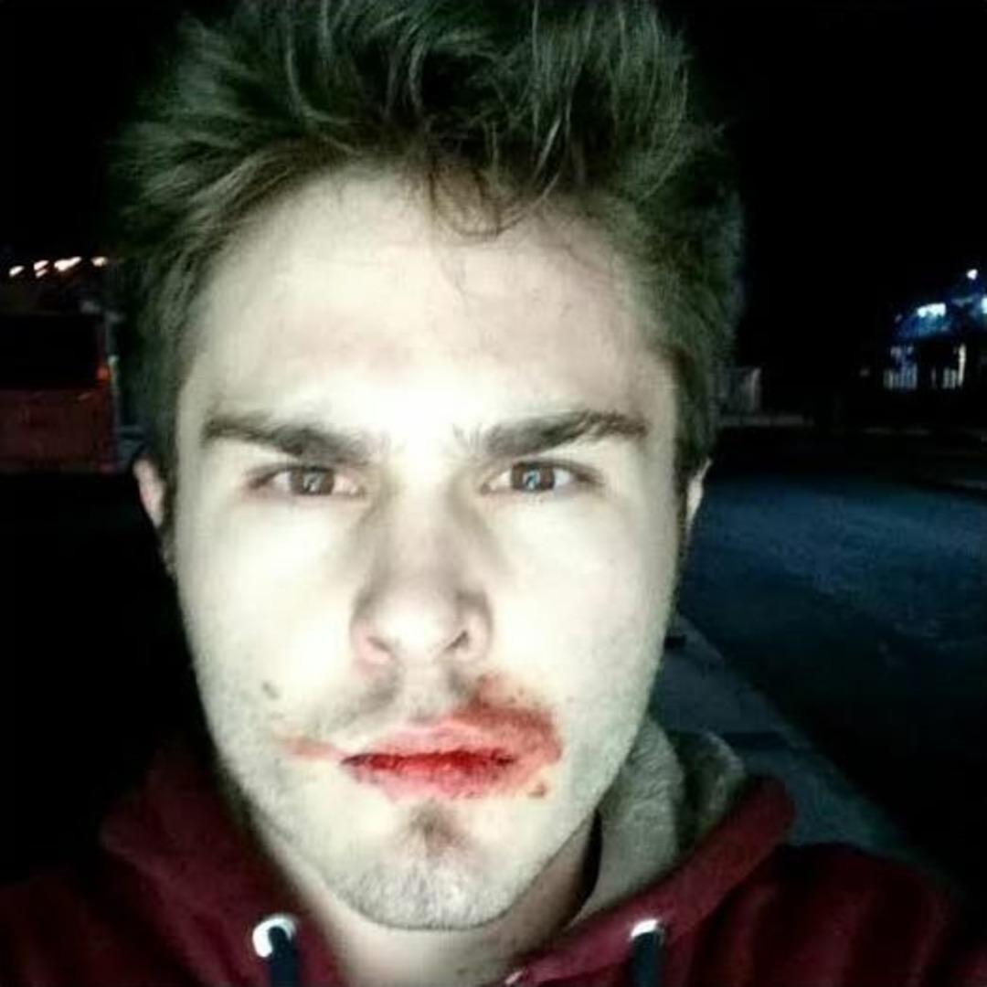 Bu Sefer İzmir&rsquo;de Otob&uuml;s Şof&ouml;r&uuml; Yolcuyu D&ouml;vd&uuml;