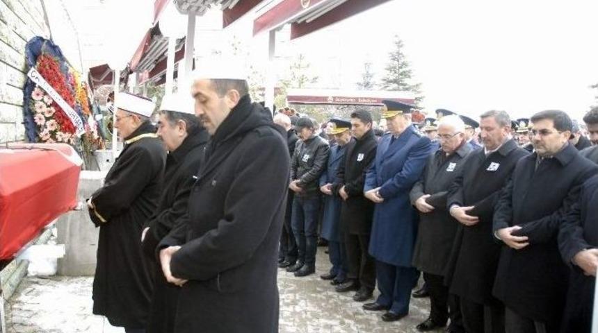 Vali Yardımcısı &Uuml;nal Yıldırım Son Yolculuğuna Uğurlandı