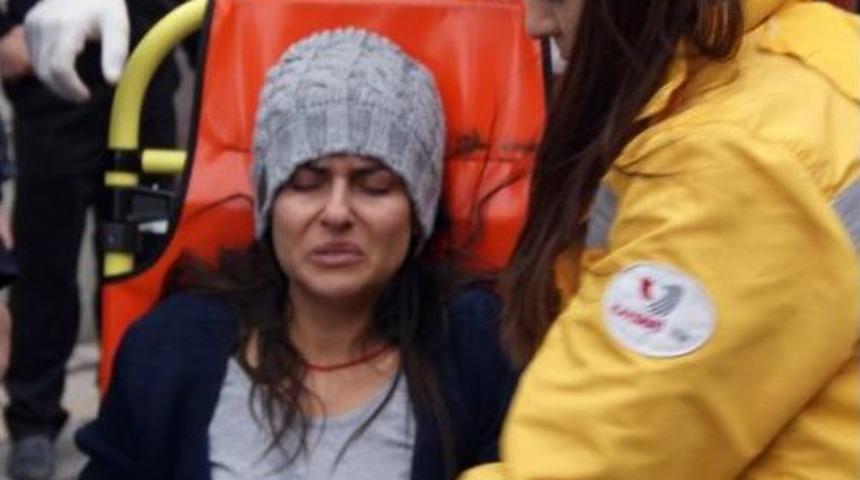 İcralık Olan Kadın &Ouml;ğretmen Bankada Kendini Bı&ccedil;akladı