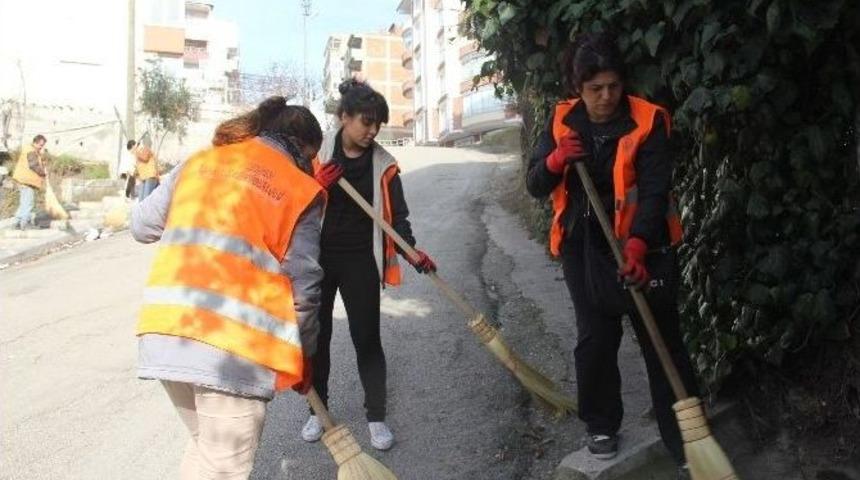 Sinop Sokaklarını Kadınlar Temizliyor