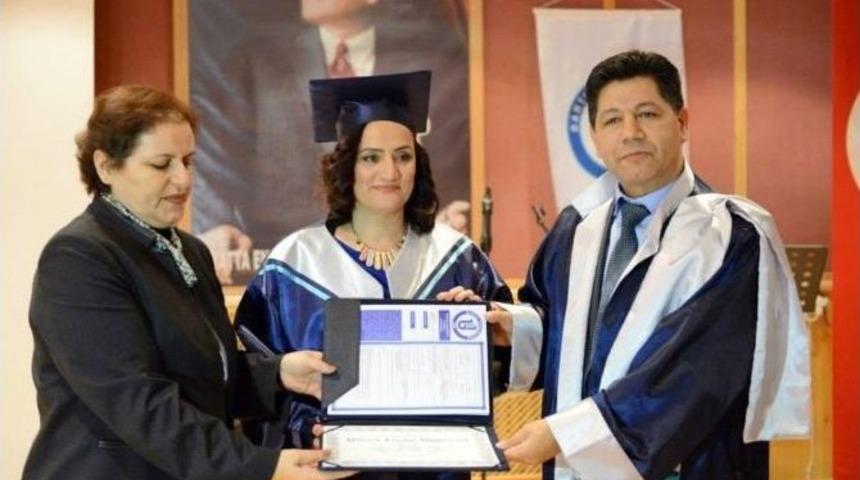 Bartın &Uuml;niversitesi&rsquo;nde Mezuniyet Sevinci