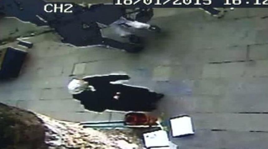 (&ouml;zel Haber) Polisin Bombacıları Yakalaması G&uuml;venlik Kameralarına Yansıdı