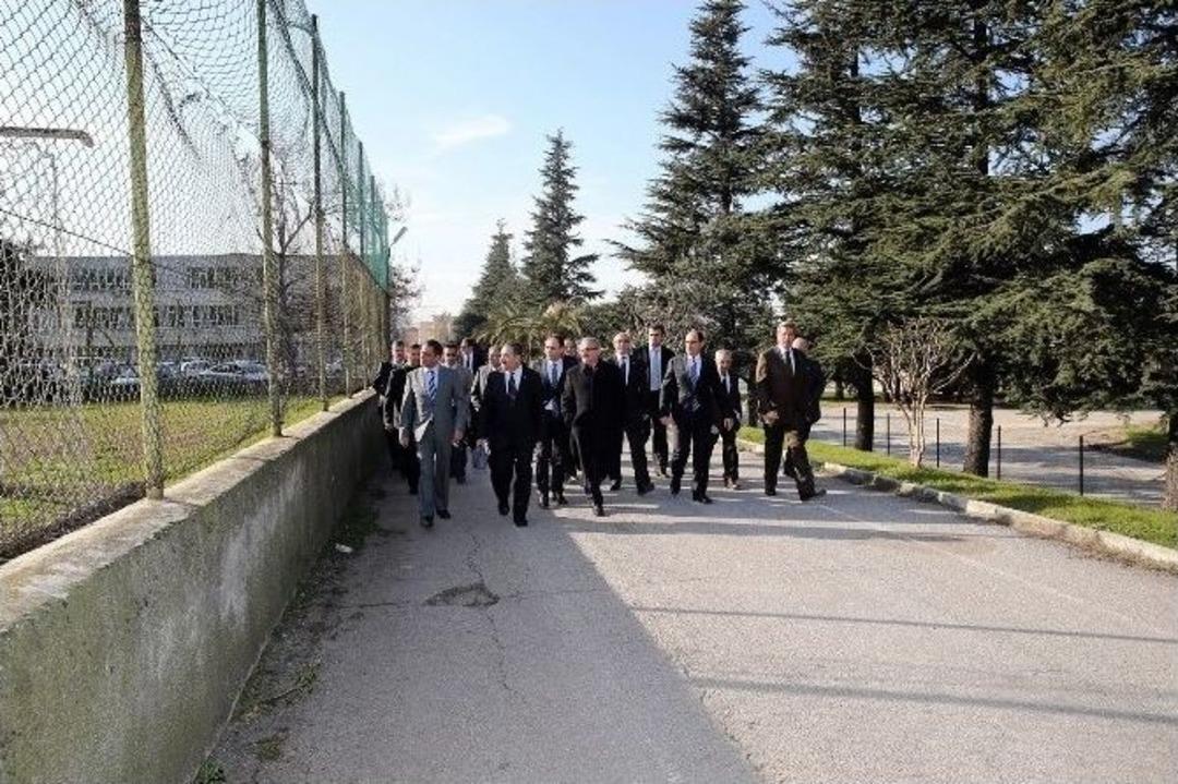 Salonlar Halka A&ccedil;ılıyor