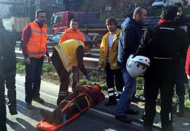 Motosiklet, Kaza Yapanlara Yardıma Giden Işçilerin Arasına Daldı: 5 Yaralı