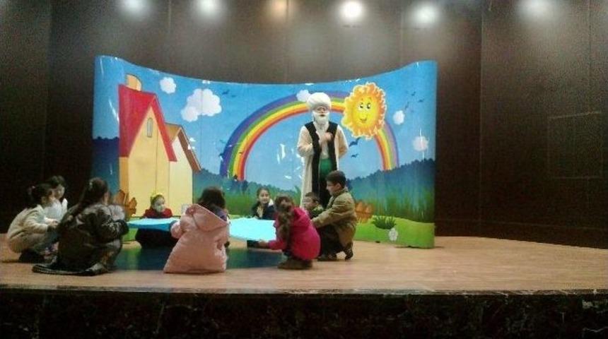 &Ccedil;ocuklardan Tiyatroya B&uuml;y&uuml;k İlgi