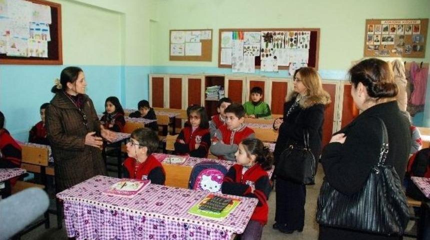 Dicle &Uuml;niversitesi&rsquo;nden M&uuml;ltecilere Battaniye Yardımı