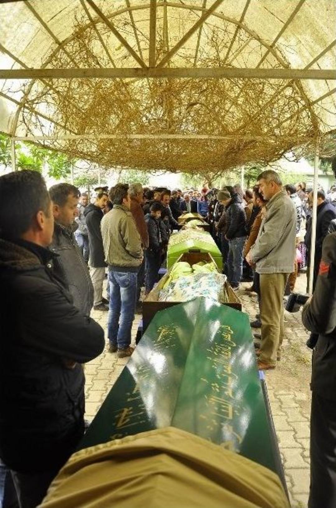 Kazada &Ouml;len 6 Kişi Toprağa Verildi